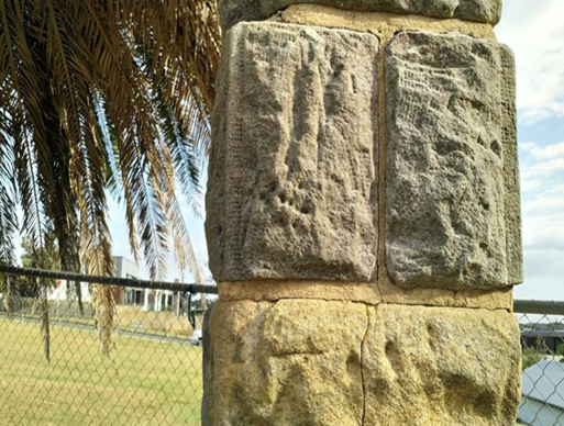 A close up of a stone fence

Description automatically generated